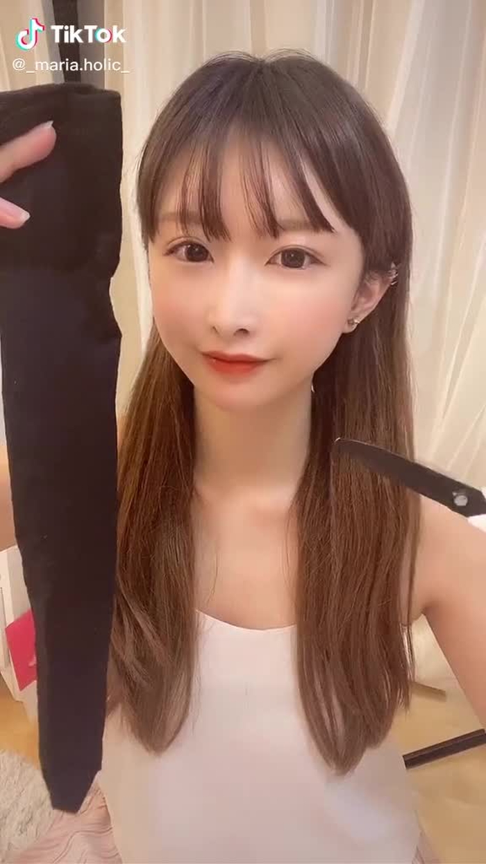 今回はニーハイでやってみたので、通気性抜群でした𓃗𓃗𓃗  コメントたくさん待ってます✌️🐼❤︎