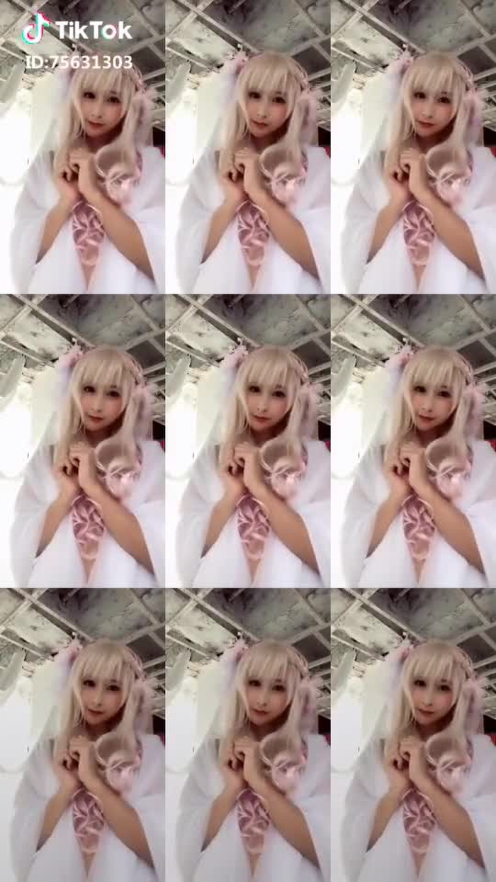 撮影でこんな衣装きたよ😂   #マルチスクリーン #ヘアアレンジ #tiktokxmas #ステッカー  @TikTok Japan