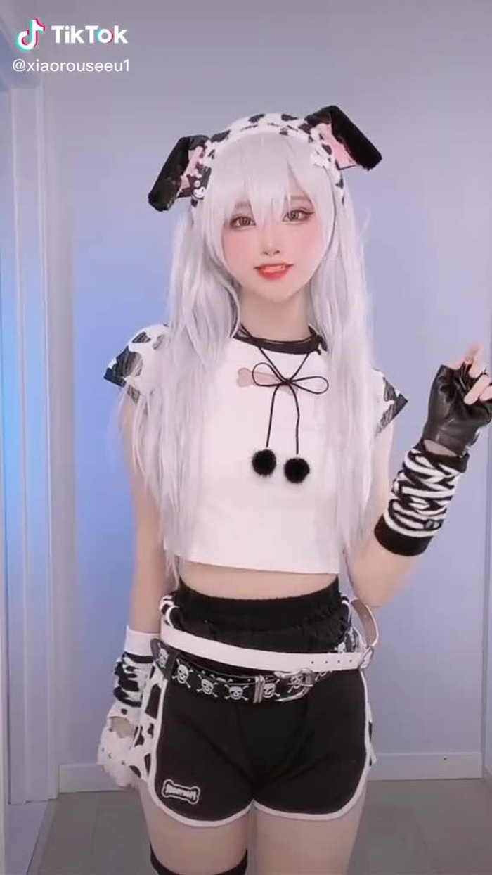 这是不是有效摸头发？#摸头发  #小柔seeu #cosplay #tiktok中国 #douyin #loveyou #tiktok #蔡文姬 #loveyou #jk制服 #jyp