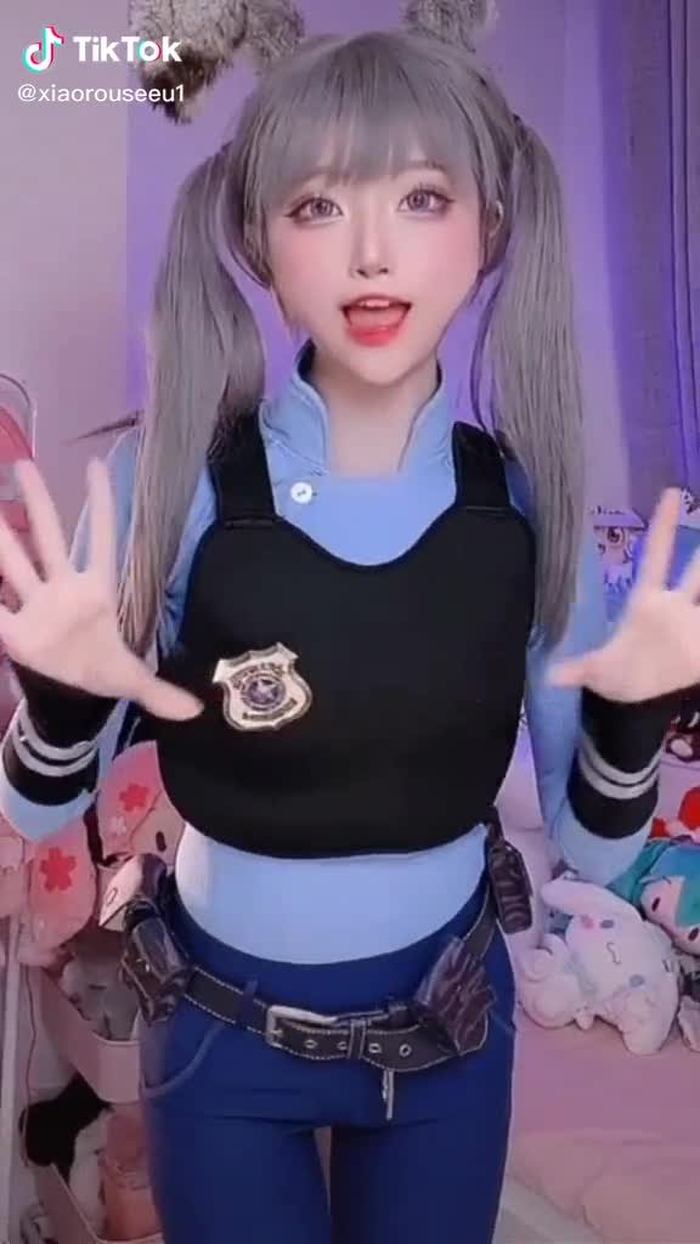 biubiubiu这只兔子👮击中你的小心脏了吗？%晚安晚安 %晚安锁屏已发送  #cosplay #小柔seeu #loveyou #小柔seeu #蔡文姬 🐰