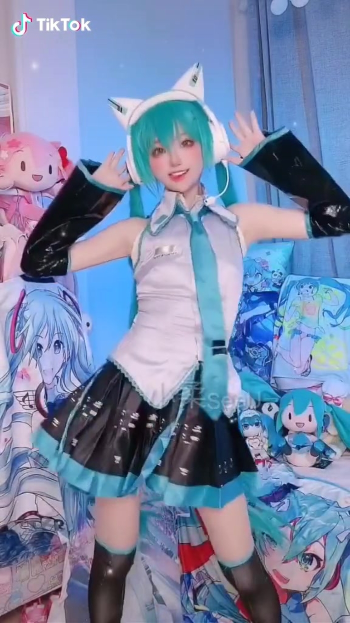 如果这个颜色适合我 #foryou #fyp #xiaorouseeu0 #hasunemiku #cosplay