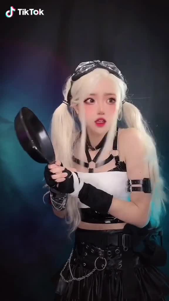 这危险，但很可爱😏💗💗 #fyp #foryou #cute #cosplay #cosplayer #viral