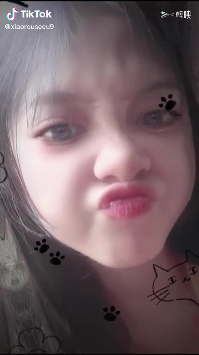 #tiểukimlun xin chào mn tôi là tiểu kim lùn mong các bn ũng hộ và tym cho mk