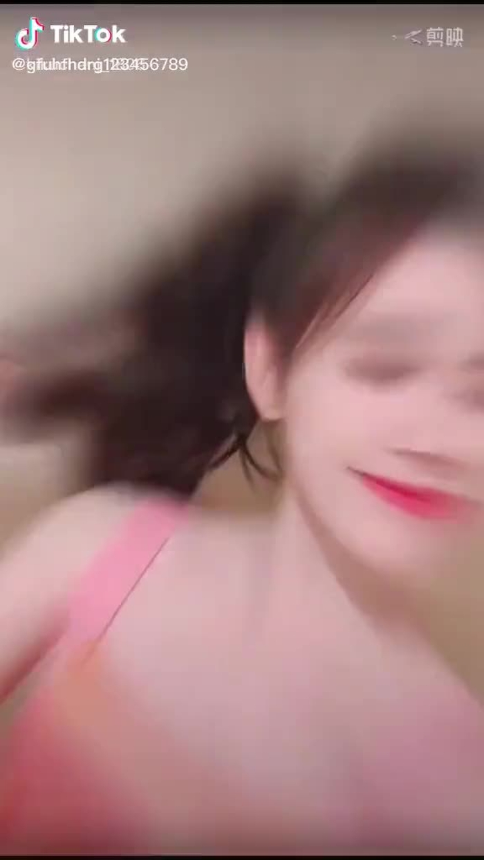 小柔SeeU_tiểu kim lùn (@xiaorouseeu9) on TikTok 47