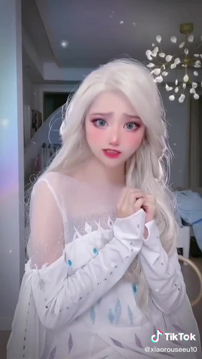 ❄️#foryoupage #tiktok #elsa #cosplay #xiaorouseeu10