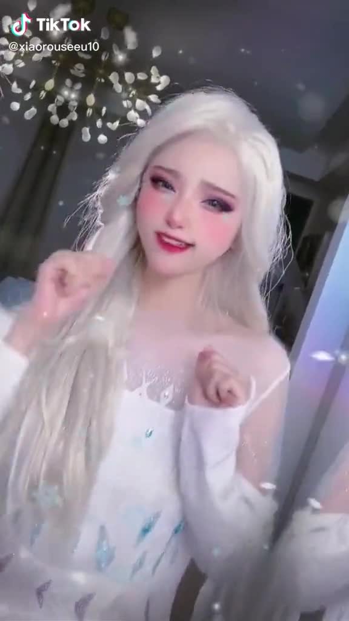 #foryoupage #tiktok #elsa #cosplay #xiaorouseeu10 1