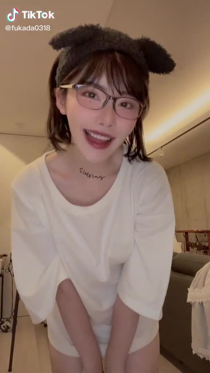 TikTok (ティックトック) で 深田えいみ (@fukada0318) の動画を見る 1