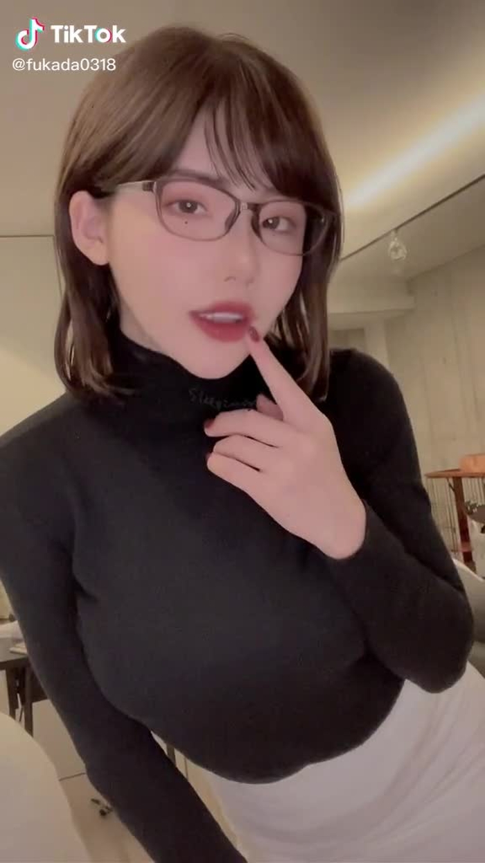 TikTok (ティックトック) で 深田えいみ (@fukada0318) の動画を見る 2