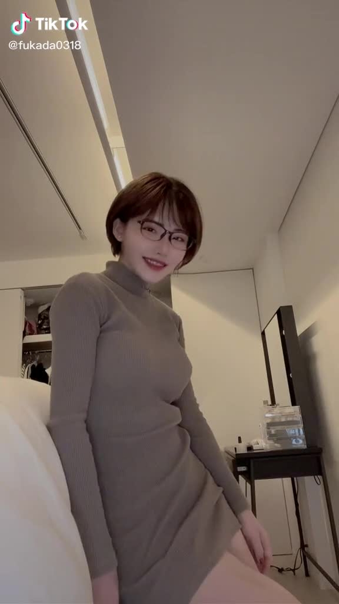 TikTok (ティックトック) で 深田えいみ (@fukada0318) の動画を見る 5
