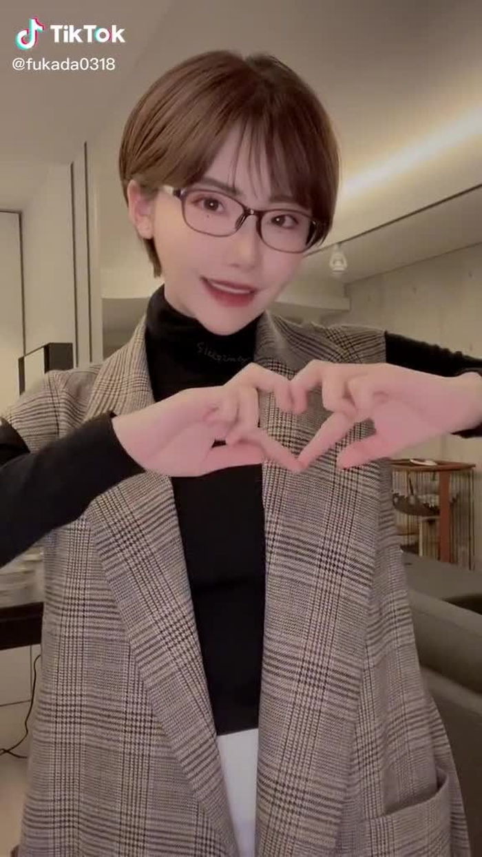 TikTok (ティックトック) で 深田えいみ (@fukada0318) の動画を見る 6