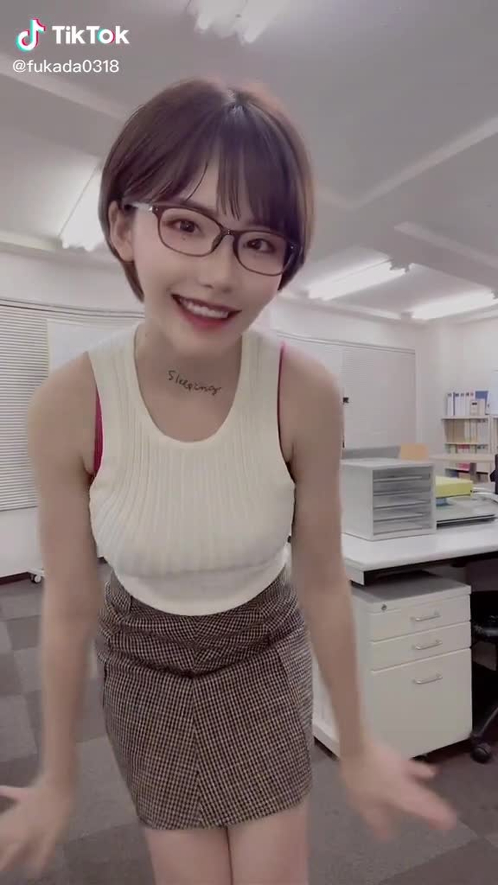 TikTok (ティックトック) で 深田えいみ (@fukada0318) の動画を見る 7