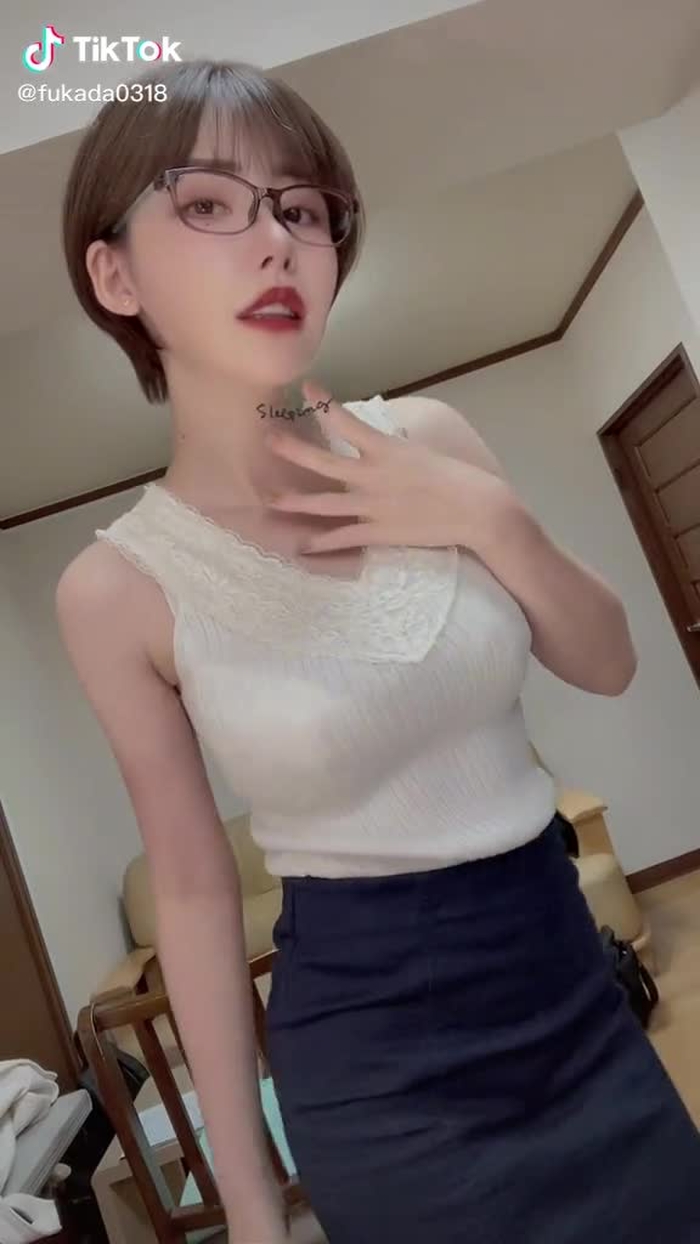 TikTok (ティックトック) で 深田えいみ (@fukada0318) の動画を見る 10