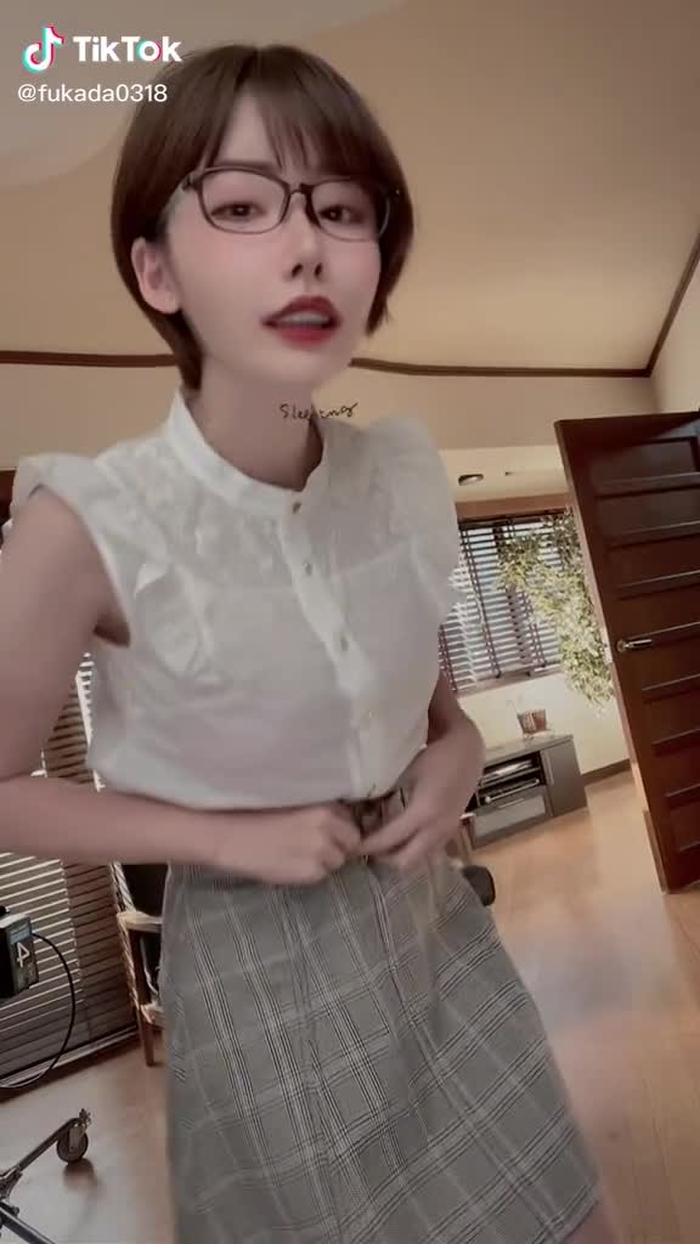 TikTok (ティックトック) で 深田えいみ (@fukada0318) の動画を見る 11