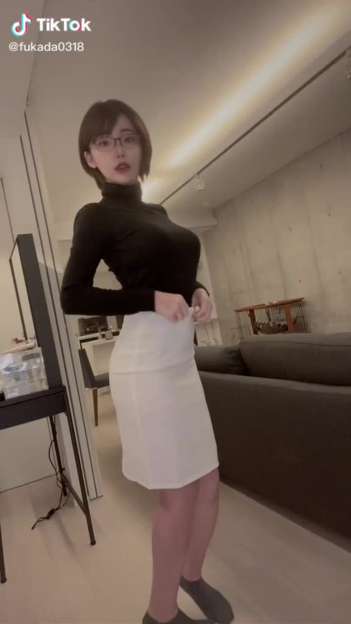 TikTok (ティックトック) で 深田えいみ (@fukada0318) の動画を見る 12