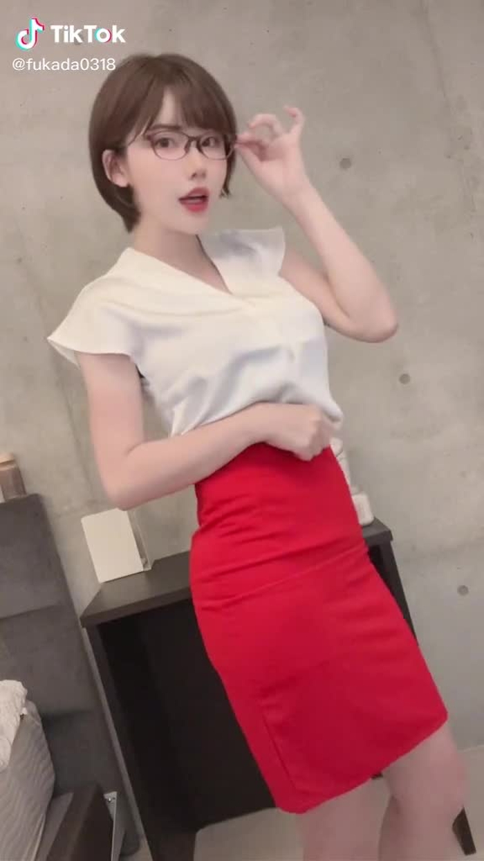 TikTok (ティックトック) で 深田えいみ (@fukada0318) の動画を見る 13
