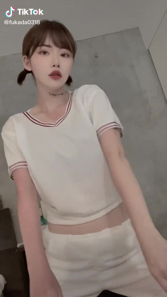 TikTok (ティックトック) で 深田えいみ (@fukada0318) の動画を見る 18