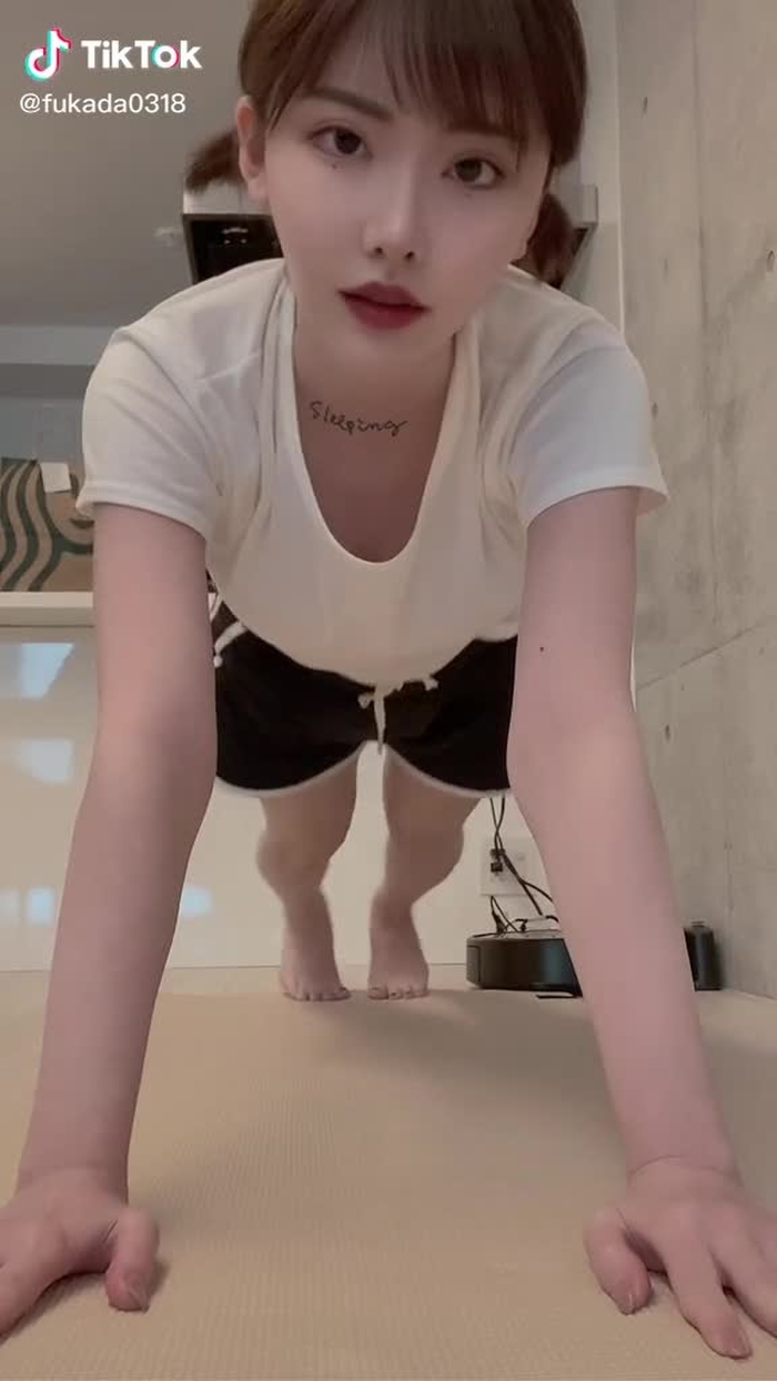TikTok (ティックトック) で 深田えいみ (@fukada0318) の動画を見る 22