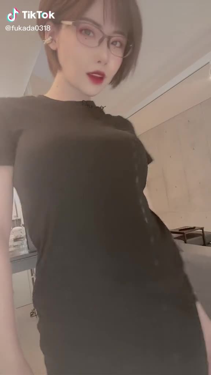 TikTok (ティックトック) で 深田えいみ (@fukada0318) の動画を見る 27