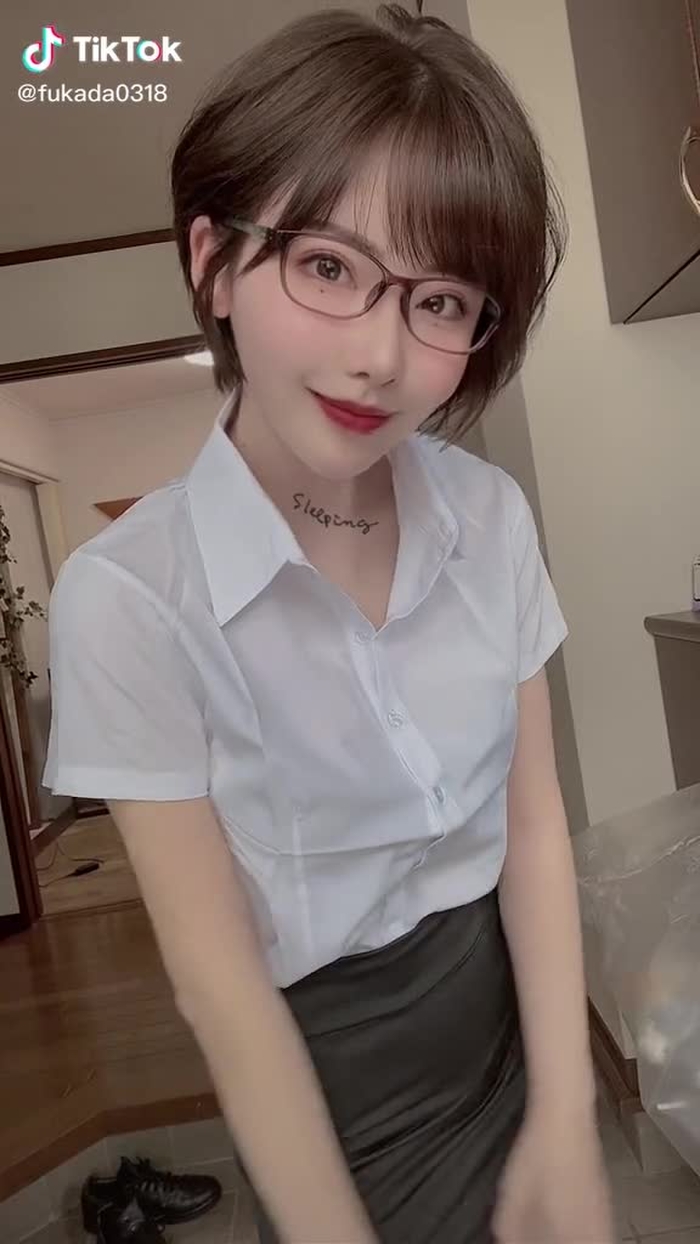 TikTok (ティックトック) で 深田えいみ (@fukada0318) の動画を見る 29