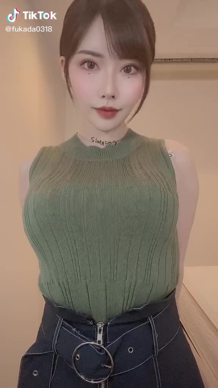 TikTok (ティックトック) で 深田えいみ (@fukada0318) の動画を見る 64