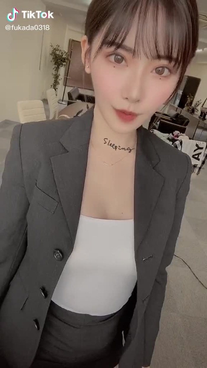 TikTok (ティックトック) で 深田えいみ (@fukada0318) の動画を見る 68