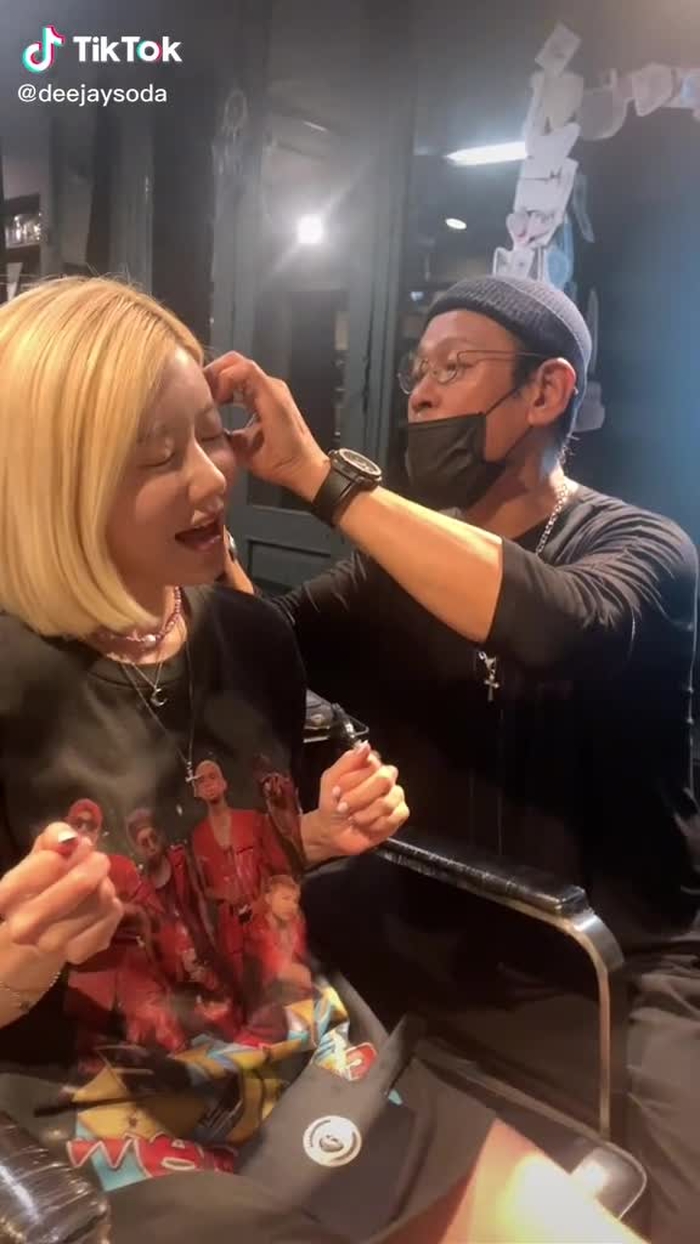 피어싱 해본 사람?? 삶이 힘들때 피어싱으로 고통을 승화시킬 수 있다고 해서 처음으로 해봤는데 더 아프고 고통스러워…..😭😭