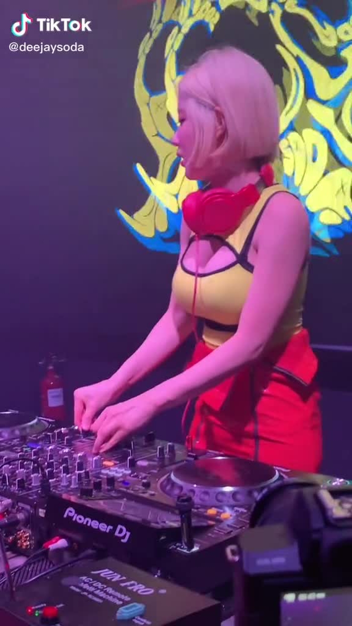 Hands up~🙌🏻💛❤️ #foryou #djsoda #dj소다 #디제이소다