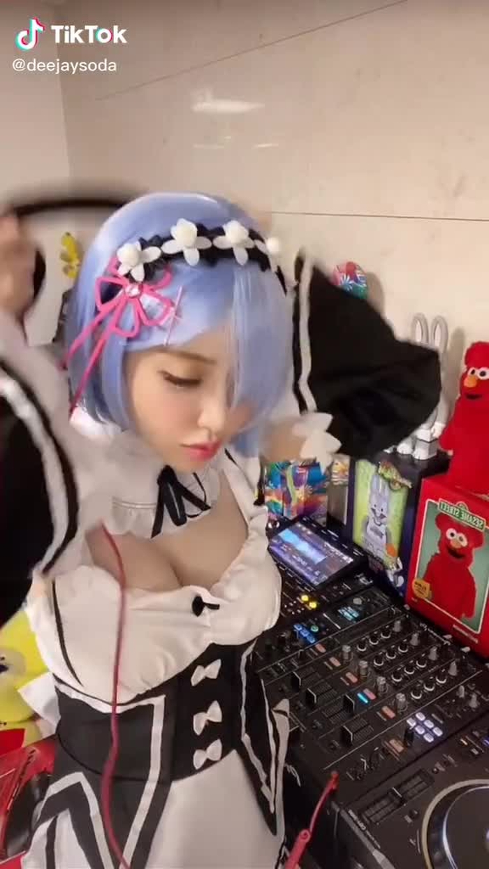 클럽에서 공연 못하니까 집안일 하면서 드랍 기다리기😭 #렘 #rem #djsoda #fyp
