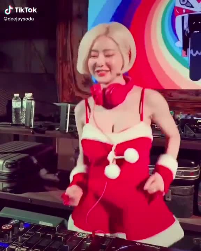 작년 #크리스마스 🎅🏻❤️🎄 #dj #djsoda #dj소다 #디제이소다 🥰❤️ 1