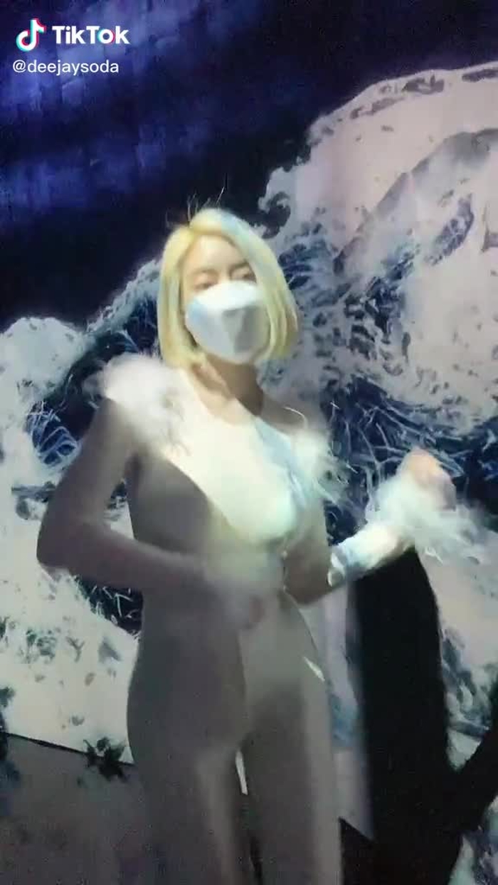 다들 코로나 조심하자!!😢우리는 언제쯤 마스크를 벗을 수 있을까?😭😭
