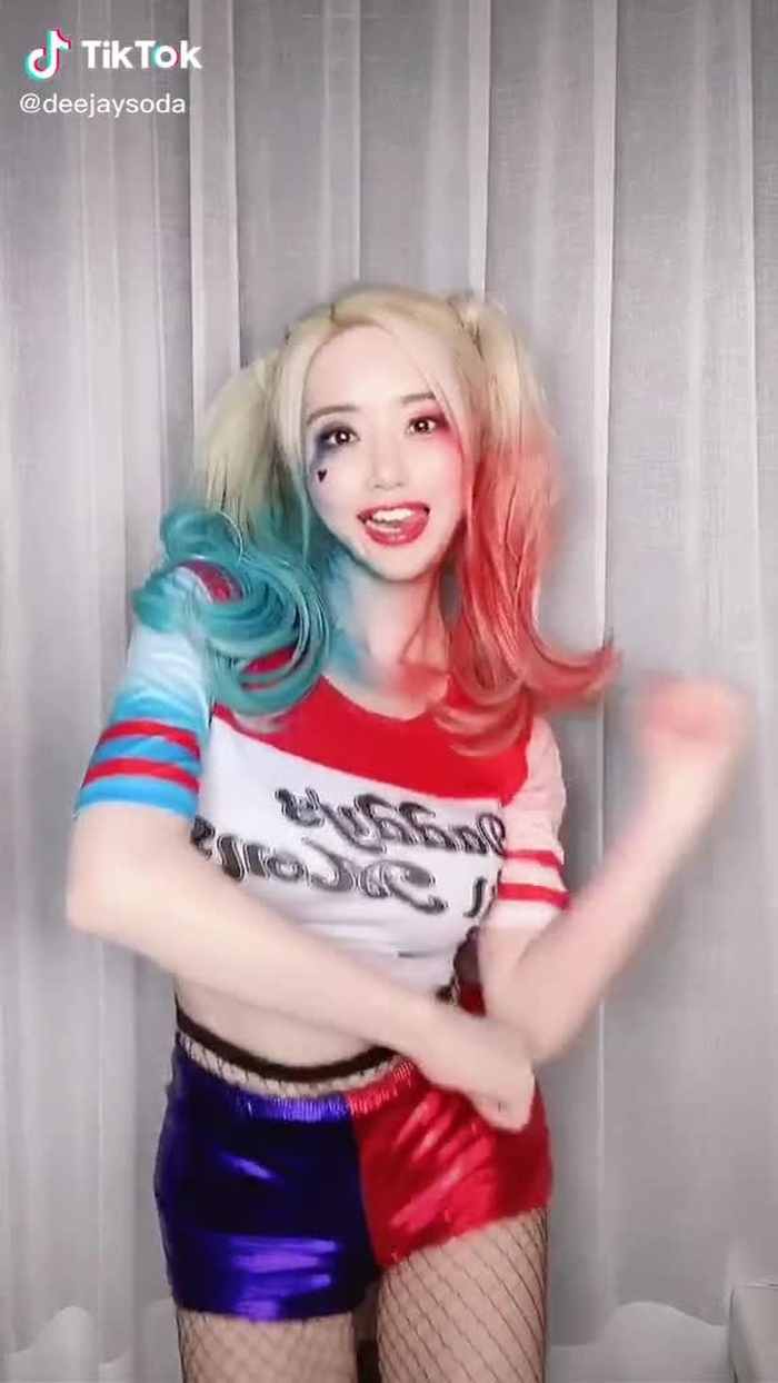 @redfoo 목까지 #할리퀸 분장한 사람은 처음 봤지?🤡💙❤️#djsoda #dj소다 #디제이소다 #harleyquinn #halloween