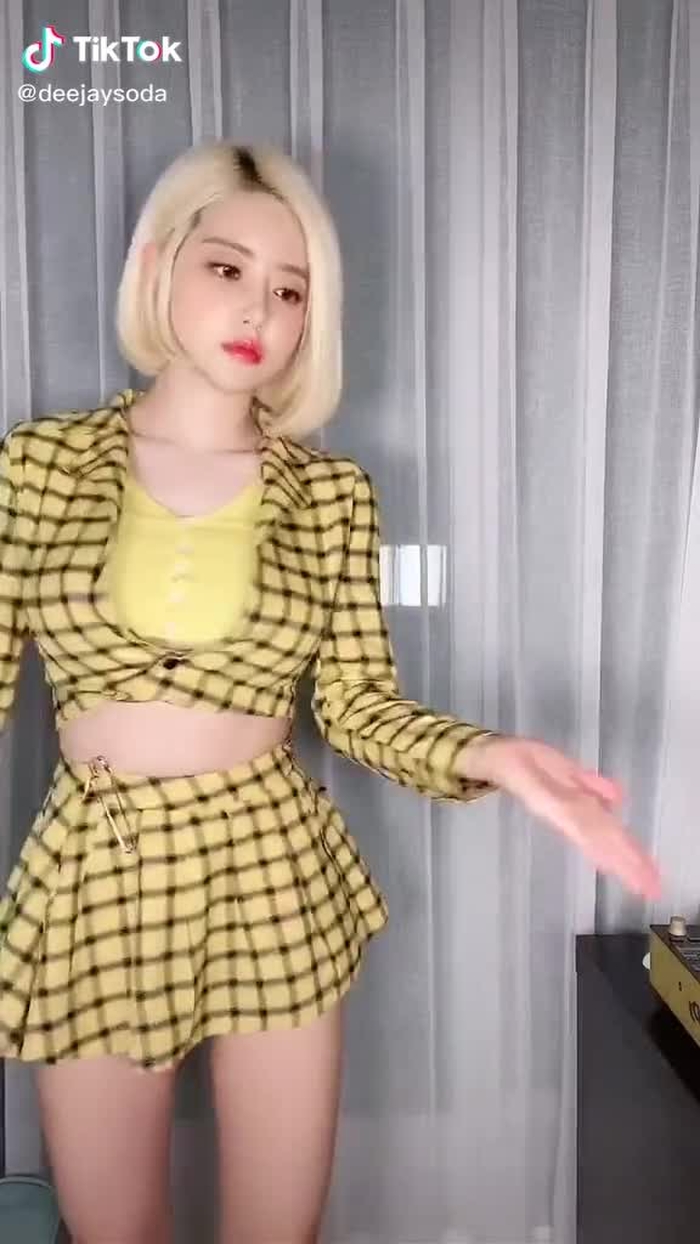 나는 아무 생각이 없다...왜냐하면 아무 생각이 없기 때문이다... 💛 #dj소다 #디제이소다 #djsoda #리사 #꽃게춤 #게춤 #블랙핑크 #blackpink