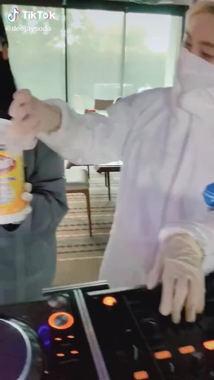 코로나 1단계 되었지만 항상 손 잘씻고 아직 집밖은 위험하니까 사람 많은 곳 피하고 우리 안전하게 집에서 놀장❤️ #djsoda #디제이소다 #dj소다