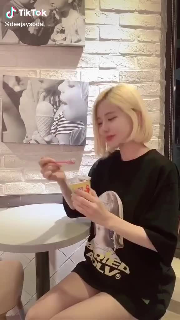 나 평소에는 박스티만 입엉🖤 #djsoda #dj소다 #디제이소다 #슈팅스타챌린지 #shootingstarchallenge 1