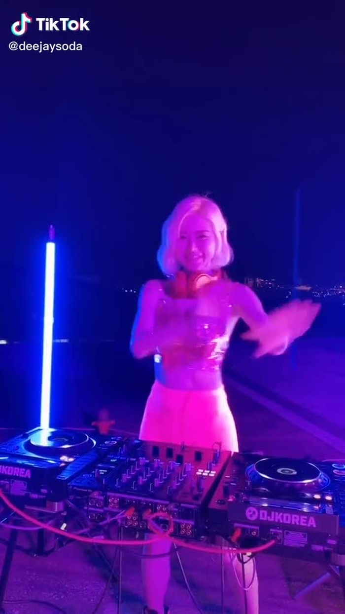 뮤직비디오 촬영 중~~💖💕무슨 노래 뮤비 촬영 중 일까요?슈팅스타 아님 #djsoda #dj소다 #디제이소다 #슈팅스타챌린지 #shootingstarchallenge 2