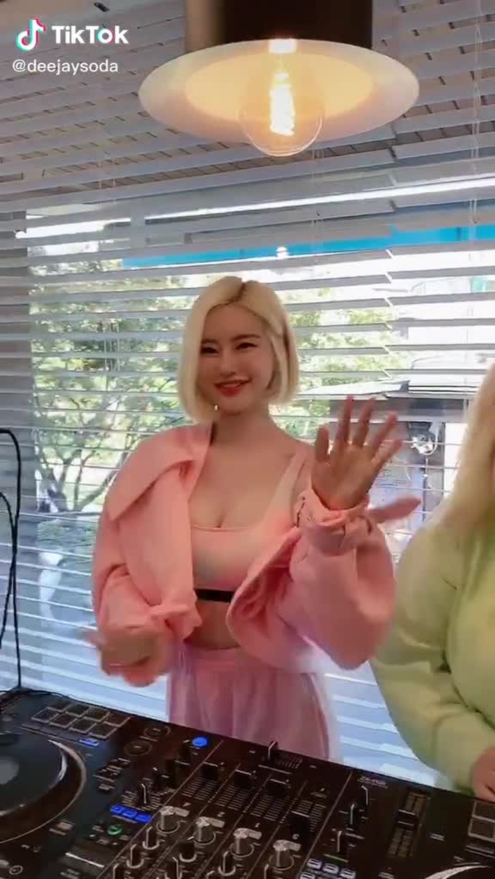 드디어 소문으로만 듣던 #코빅 디제이 황소다를 잡았다!!!!!!!👩🏼💖💕 #슈팅스타챌린지 #shootingstarchallenge #djsoda #dj소다 #디제이소다 #홍윤화 1