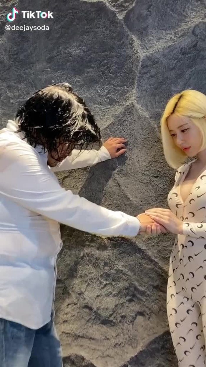 @namolla_tiktok 두시간만에 차였다...왜... 난 안되는 걸까?... 아마 그는 다시 그녀에게로 돌아갔겠지... 👩🏼💧#djsoda #dj소다 #디제이소다 #fyp