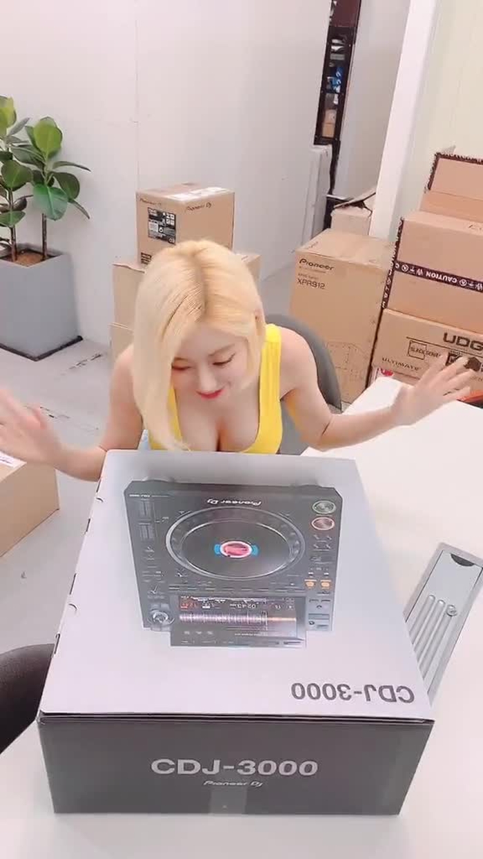 꺄!!!! 5년만에 새로운 디제이 장비가 나왔어요!!❤️💛🧡💚💙💜언박싱 영상💝#NEWTOY #UNBOXING #pioneer #pioneerwoman #pioneerdj #djsoda #dj소다 #디제이소다