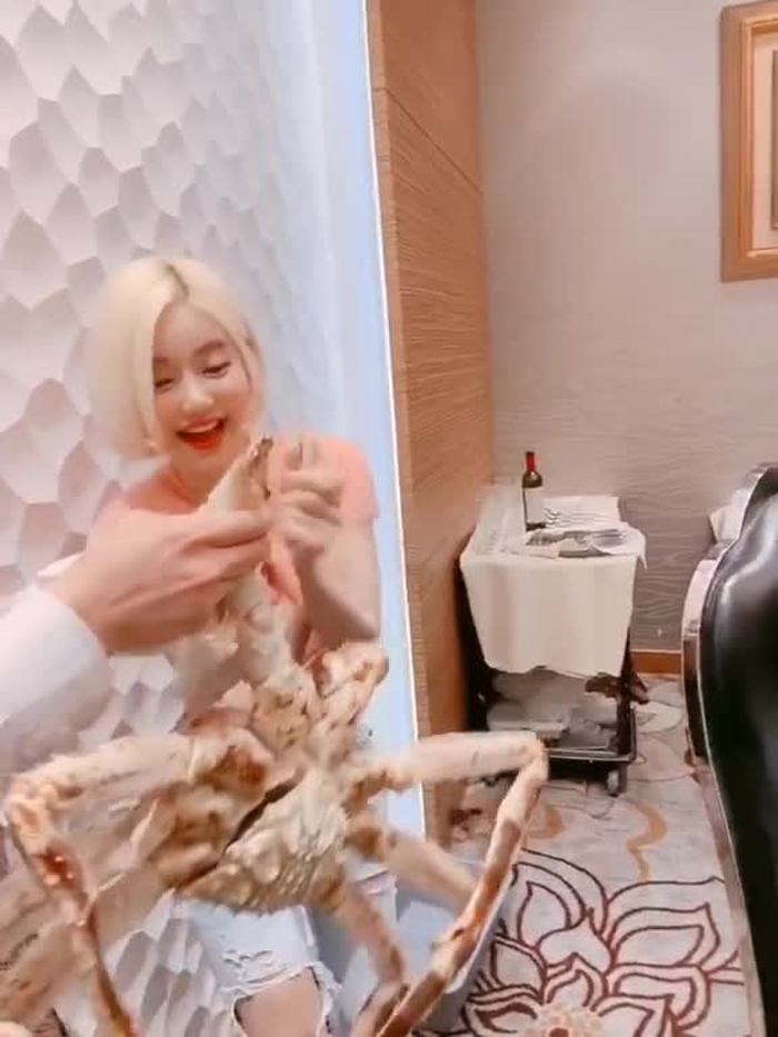 우앙~~ 엄청크죠???? 🦀👀 #djsoda #dj소다 #디제이소다 30