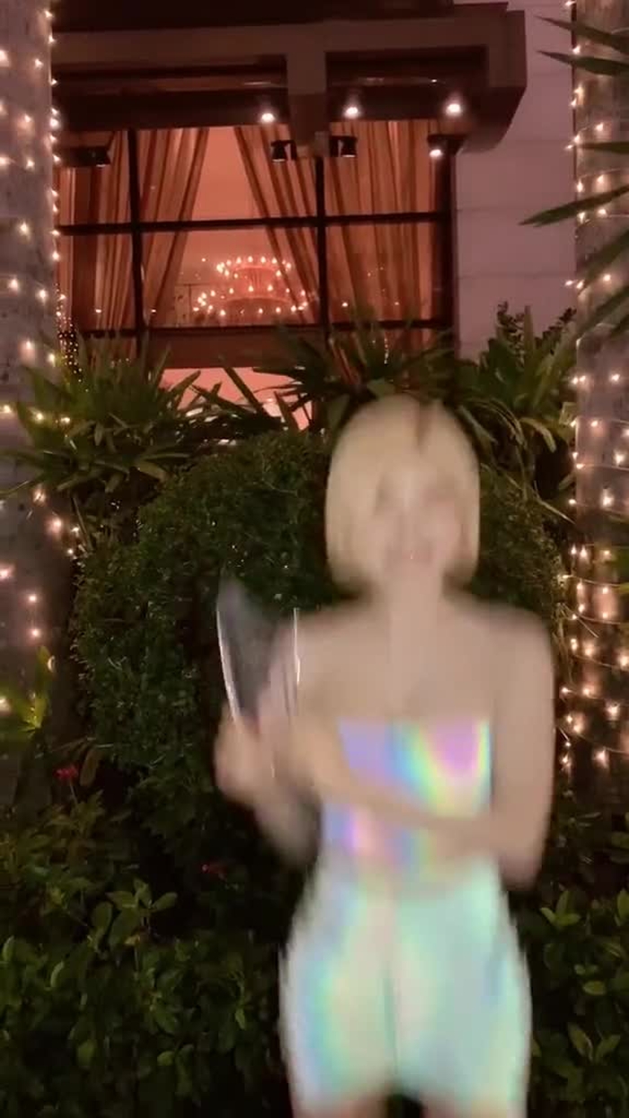 제가 벌써 인스타그램 팔로워가 4백만이 되었어요!!🎉🎉기념으로 하루종일 질문 받을께요~ 평소에 궁금하셨던 것들 마구마구 해주세요💌to celebrate 4m IG
