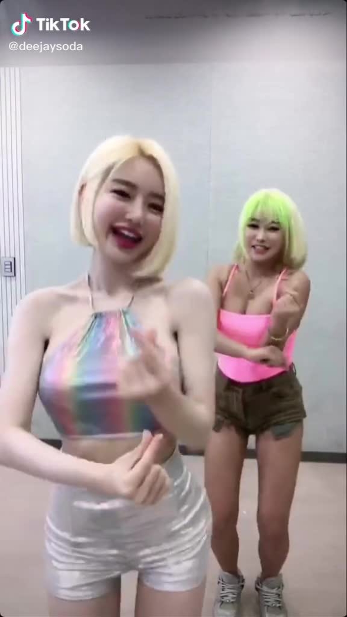 #ShootingStarChallenge 🌟#DJ소다 💖 소다가 직접 뽑아서 선물을 드려요🎁 1등 아이패드,2등 소다랑 식사,3등 소다랑 슈팅스타 먹기,4등 소다티셔츠+사진싸인 5등 소다썬크림+사진싸인 @queenwasabii