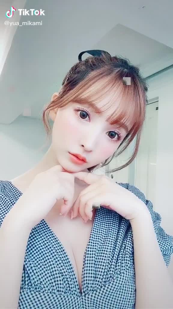 となりのおんな、だれ？☺️