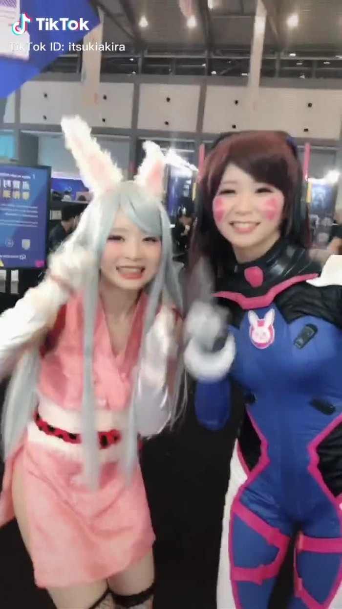 中国の大きなゲームイベントで🎮 なかなか上手く止まれてる気がする！w @伊波ユリ #オーバーウォッチ #overwatch #tera #dva #dvacosplay