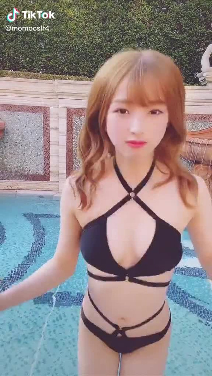 #きゅんからの逆きゅん #きゅんからのぎゃきゅん #きゅん #水着 #ビキニ #プール #グラビア