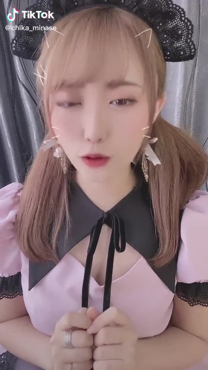 今日は5/10でメイドの日なんだって！ぴえんカラーメイド服だよ♡やなぎばころん×キャンフルコラボの新作メイド服着たんだー♡ #水瀬ちか #オススメのりたい #オススメ乗ってたら教えて #メイド服