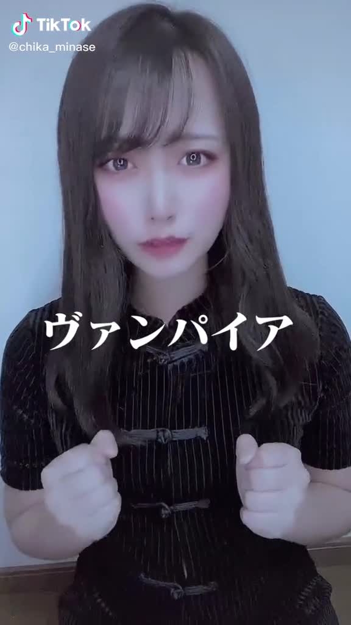 私ヴァンパイア！(DLしたら腹ちらが見えてしまう) #水瀬ちか #オススメのりたい #オススメ乗ってたら教えて #ヴァンパイア