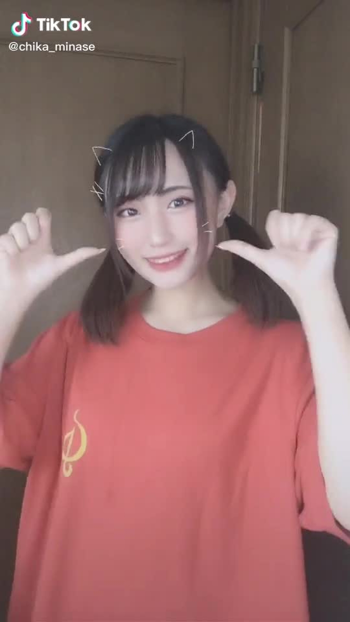 やってって言われたやつ♡(きっと大抵の人はお腹のとこヘアオイルこぼしたシミに気付かない) #水瀬ちか #おすすめにのりたい #いいねほしい #おすすめのってたら教えて #最強ツインテール