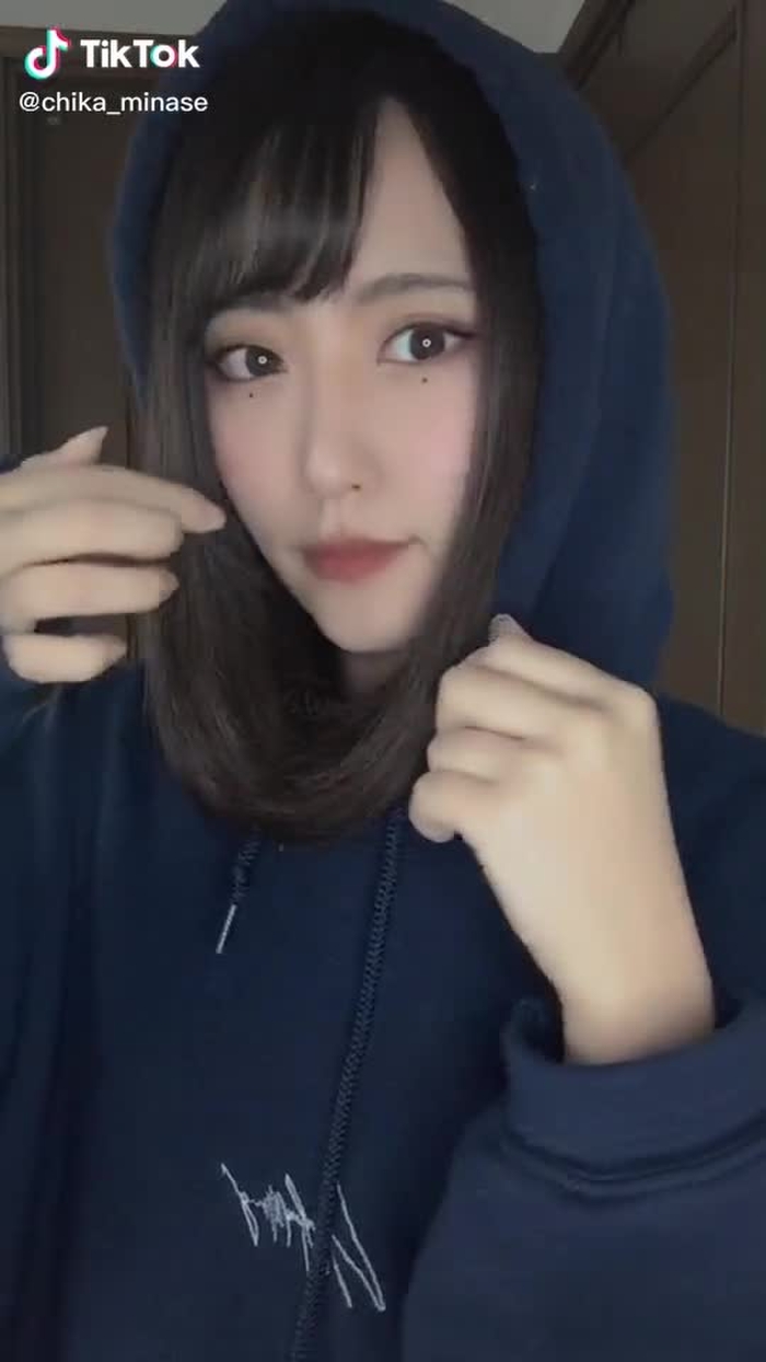 紐の長さ左右で違いすぎて笑ってる #水瀬ちか #おすすめにのりたい #いいねほしい #おすすめのってたら教えて