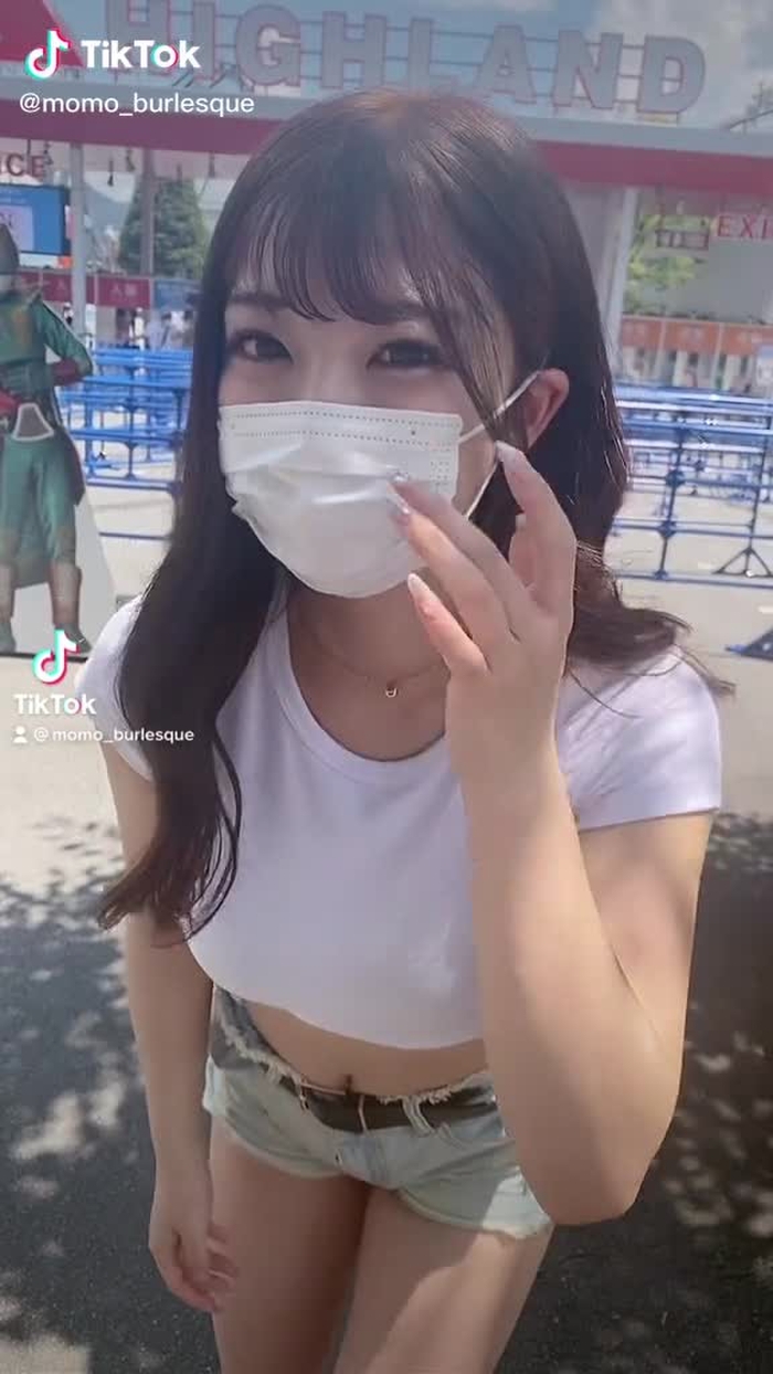 外で露出しすぎかな⚠️最後までみてね❣️❣️#放置少女顔痩せ運動 #バーレスク東京もも #富士急ハイランド #富士急