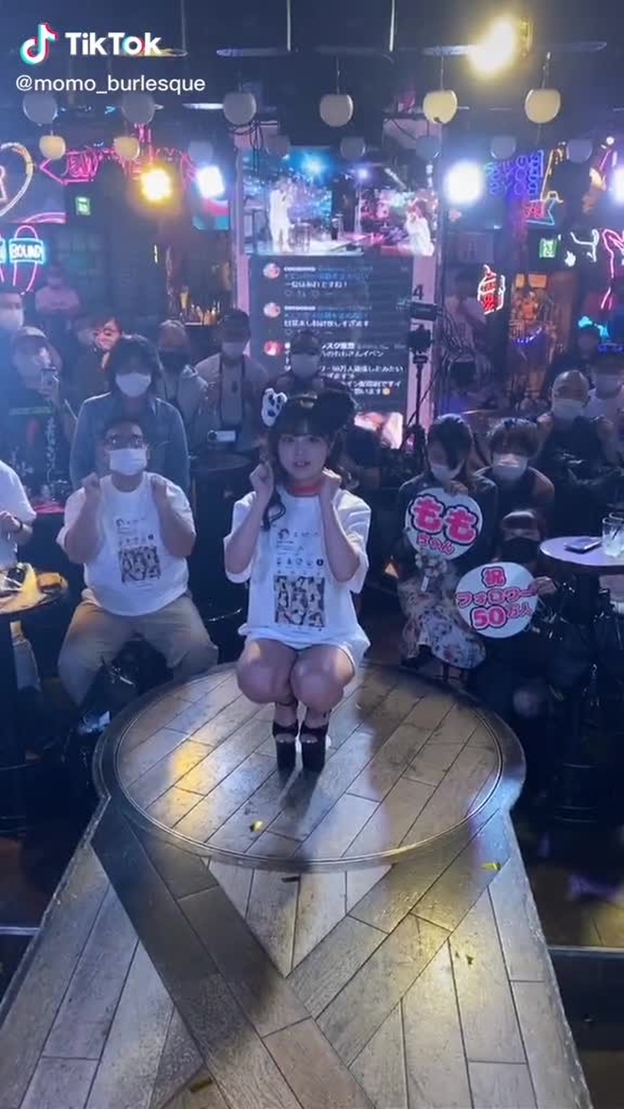 45万人達成イベントきてくれたみんな！ありがとう😭💖#tiktokハロウィン #職業別コーデ #tiktok教室 #地味ハロウィン #タイムワイプ #表紙チャレンジ #バーレスク東京 #fyp #추천 #おすすめにのりたい